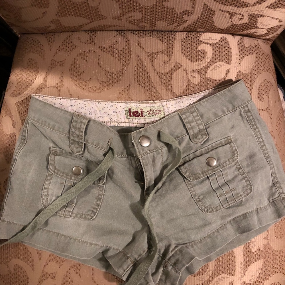 Shorts - Picture 2 of 3